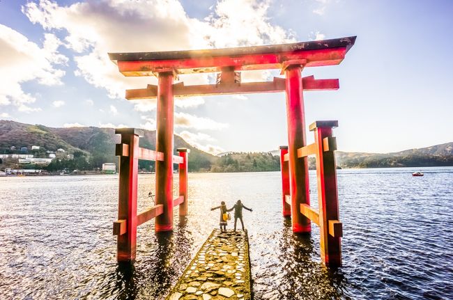 ちょっと遅いのですが、三連休初日の1月10日に初詣でがてら箱根神社、九頭龍神社本宮、箱根元宮の箱根三社参りをしてきました。三が日を外したお陰で、ゆったり参拝できました。また、お天気にも恵まれ、芦ノ湖からは富士山を見ることができました。<br /><br />回った場所：箱根神社（＆九頭龍神社新宮）→九頭龍神社本宮→箱根元宮→成川美術館<br /><br />【施設等のURL】<br />箱根神社：http://hakonejinja.or.jp/<br />成川美術館：http://www.narukawamuseum.co.jp/<br /><br />【関連旅行記（過去の箱根の旅行記）】<br />箱根登山鉄道＆紫陽花編（2014年6月）：http://4travel.jp/travelogue/10912989<br />彫刻の森美術館＆ガラスの森美術館編（2014年6月）：http://4travel.jp/travelogue/10913013