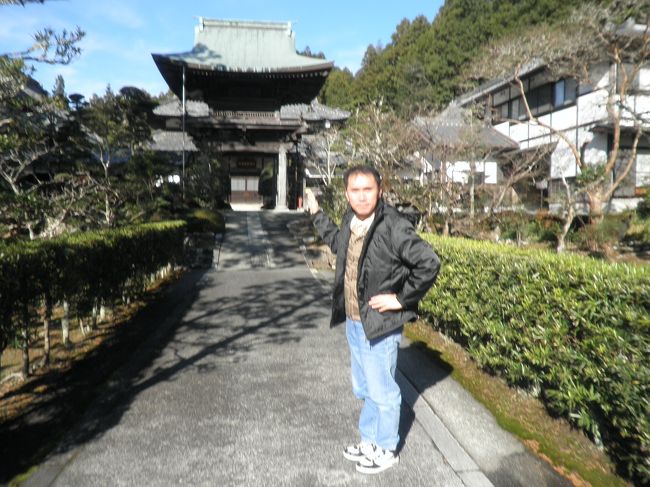 島田市の名刹を巡ると称して神社仏閣をマイカーを使って廻りました。<br />まずは、バーガーキングで腹ごしらえです。その後、白石寺〜愛宕神社〜鵜田寺〜静居寺〜長徳寺と名刹を見学しながら回りました。<br />時間があったので千葉山まで足を延ばしましたよ！急な石段を登り参拝をしてきました。<br />帰り道、どうたん原からの島田市内の景色は、よかったですね！<br />本日のお宿は、東名高速、吉田インターチェンジのすぐ前のカンデオホテルに宿泊しました。<br />スカイスパのあるホテルで風呂から富士山が見えましたよ！そして朝食も美味しかったです！<br />翌日は、法林寺〜愛宕山古墳〜中條金之助景昭像のある公園を見て廻りました。<br />ランチは、うな平のうなぎ御膳（1500円）を頂きました。