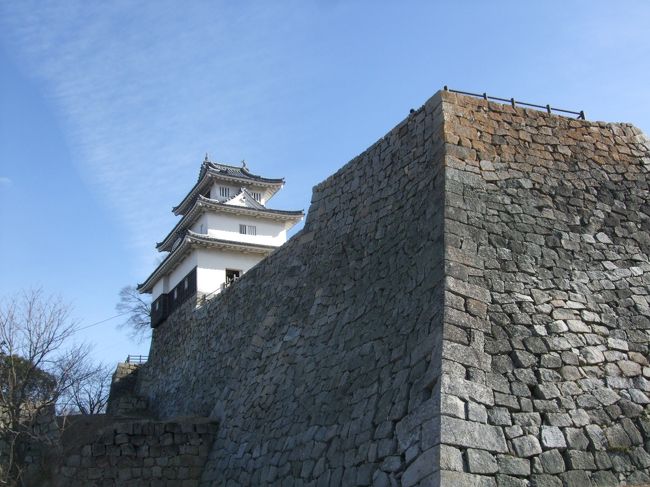 2014年末は香川～愛媛城巡りへ　②現存天守12城の1つ　石垣に圧倒された丸亀城
