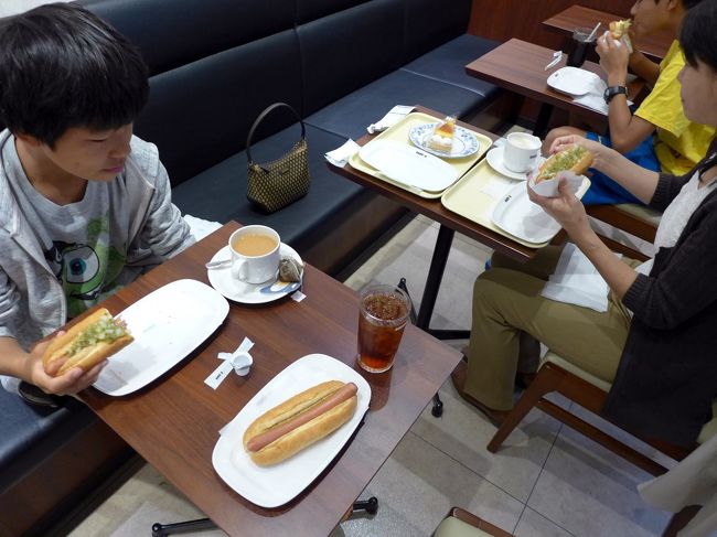 この日の朝食は、宿泊しているホテルアルファーワン横浜関内から徒歩すぐの、伊勢佐木モールのドトールコーヒーショップ 伊勢佐木町店で頂きます。<br /><br />ドトールコーヒーショップ 伊勢佐木町店は今年７月に出来たばかりの新しいお店で、色んなパンとお飲物が楽しめます。<br /><br />