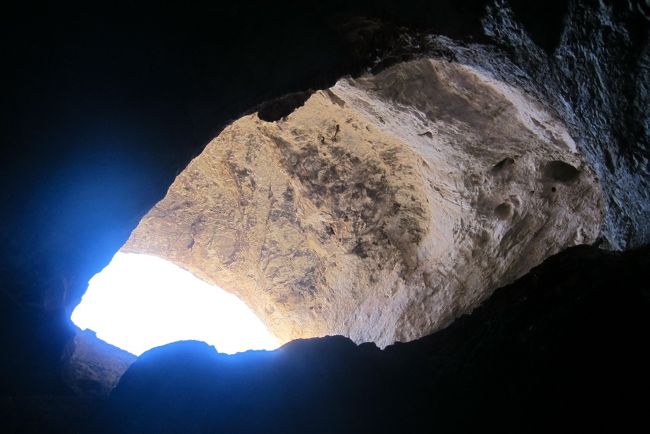 サンタフェでスキーを楽しみ、ニューメキシコ州の主要観光地を巡ってきました。皆様の旅行計画の参考になれば幸いです。<br /><br />転勤したり、育児に忙しかったりで、長いことスキーに行っていませんでした。今シーズンこそはスキーに行くと固く決心し、北米のスキー場を探しておりました。<br /><br />まずカナダは料金が高い。ニューイングランドも同様。コロラド、ユタ、ニューメキシコのスキー場を探していたのですが、ニューメキシコ州にはこれまで足を踏み入れたことがなく興味がわいてきました。