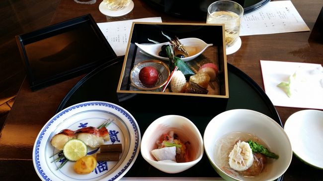 「元旦・朝食お節」を求めてさまよう！<br /><br />今回は「丸ノ内ホテル」の大志満・椿壽(オオシマ・チンジュ)にねらいを定めた！<br /><br />昔々、一時よく使っていた品川のパシフィック東京(現・京急EXイン品川駅前)にある大志満の朝食が美味しくてお酒が欲しくなるぐらいの印象が強烈に未だに残っていたので、大志満・椿壽のお節も期待できると思って計画しました。<br /><br />評価としては、事前期待が大きすぎたせいか、実際はお味に感動はなく残念でしたが、ひねり菓子におみくじを入れて楽しませてくれたのはよかったと思います。<br /><br />なにせ「元旦・朝食お節」は一年に一度のことなので、客の方もお店の方もこだわりたいところです！