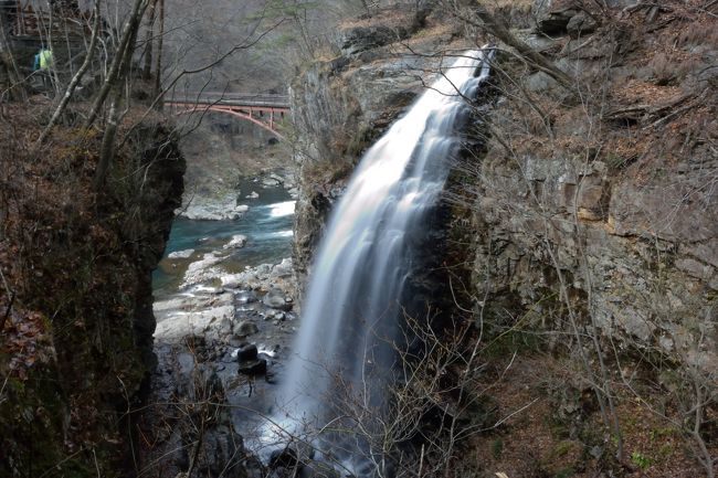 恒例の忘年登山、今年は、栃木１００名山、日光の外山に行きました。<br />結構寒かったですが、頂上では男体山や女峰山、そして日光の街が良く見えました。<br /><br />翌日、午前は龍王峡を散策、午後は東武ワールドスクエアに行きました。<br />　