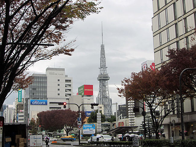 　2014年11月の土曜日、愛知県豊田市のスタジアムへサッカー観戦に行きました。試合は土曜日の午後からでしたが、せっかくの機会なので金曜日の夜に名古屋に宿泊し土曜日の午前中は市内を散策しました。名古屋を訪れるのは久しぶりで、駅周辺は大きく様変わりしていましたが、伏見、栄あたりはさほど大きくは変わっていませんでした。