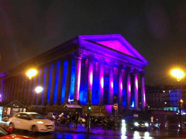 アルザスのクリスマスマーケットを満喫した後は、TGVでパリへ。<br />小雨に煙るパリの夜景に見とれつつ、マドレーヌ地区のブティックホテルへ。<br />パリで一番したいことはやはり美術館巡り。30年以上振りにルーブル美術館とオランジェリー美術館へ。
