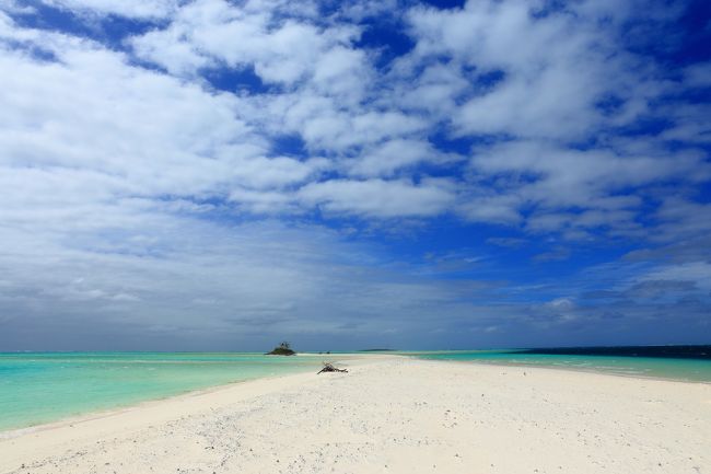 ニューカレドニアの離島、イル・デ・パン。<br /><br />メラネシアの言葉で「クニエ（海の宝石）」と呼ばれるほど、それはそれは美しい島なんだとか（￣。￣）ﾍｰ<br /><br />しかしニューカレドニアは昨年、大枚をはたいてウベア島を訪れたばかり。<br />ワタクシごとき貧乏リーマンが、おいそれと再訪できる場所ではありません。<br /><br />･･･。<br /><br />再訪できるはずがなかったのですが･･･<br /><br />ある夜、何気に見ていた旅行サイトでなぜか予約ボタンを「ポチッ」としてしまい･･･<br />＞＜；ｱｯ<br /><br /><br />まるで深夜のＴＶ通販のように、あっさり釣られてしまった単純無垢なワタクシ。<br />寒いフトコロも顧みず、再びニューカレドニアへと旅立つことにいたしました。