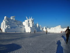 ハルビン旅その２　雪祭り会場で踊るキャラクターはプロ意識ゼロの巻