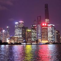 久しぶりの上海、外灘の夜景に感激するもやはり寒い。