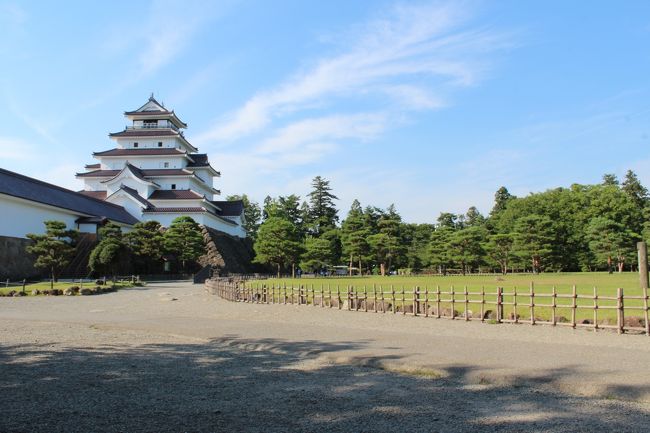 福島のお得な宿泊プランを発見。<br /><br />そこをベースに旅行プランを計画しました。<br />2014/7/11<br />自宅(仙台)<br /> ↓<br />あじさい寺(二本松)<br /> ↓<br />リステル猪苗代泊<br /> ↓<br />214/7/12<br />猪苗代ハーブ園<br /> ↓<br />鶴ヶ城<br /> ↓<br />自宅(仙台)