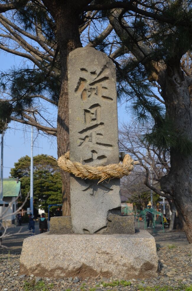 沼津宿は東海道五十三次の12番目の宿場で、本陣3、脇本陣1、旅篭屋55の宿場町です。<br />又、三枚城、沼津城を有する城下町でもあります。<br />しかし、市内を歩いてみてもそのような建造物は見当たりませんが、その史跡を求め旧東海道の従是西沼津領から従是東沼津領までの沼津宿を散策してみました。<br />