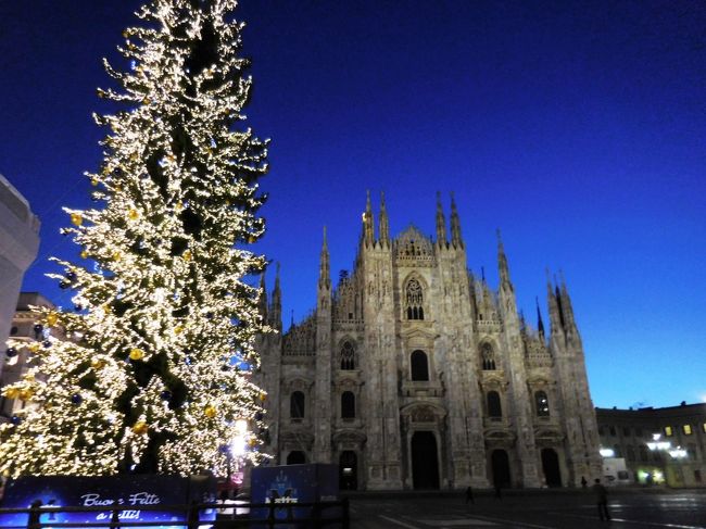 　年末年始のミラノ＆ヴェネツィア滞在４日目、３泊したミラノを発ってヴェネツィアへ到着するまでの記録です。<br />　表紙写真は夜明け前のドゥオモとクリスマスツリー。<br /><br />12/30(月)の旅程（１）<br />　ドゥオモ<br />　ミラノ中央駅〜ヴェネツィア・サンタ・ルチア駅<br />