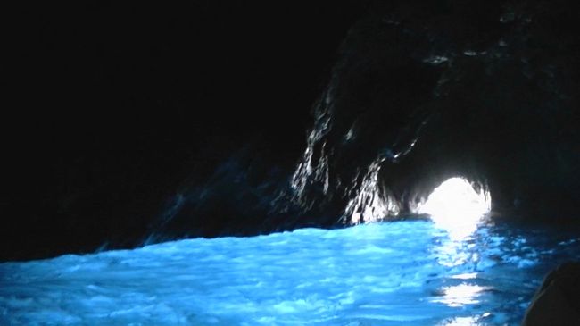 ヨーロッパ旅行　５-(5)　ナポリでカプリ島ツアーに参加して青の洞窟へ