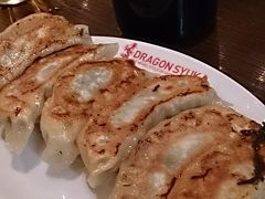 友遠方より来たりて、横浜と東京で餃子を食す。