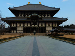 奈良旅ー８　早朝　歴史の重み　東大寺大仏殿