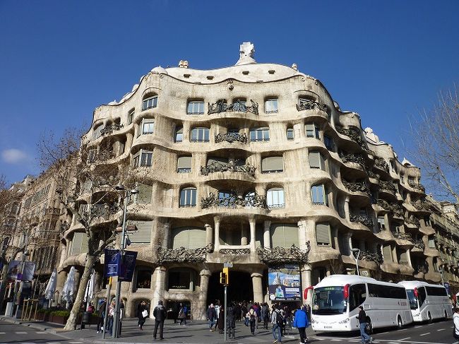 バルセロナの街は、世界遺産がたくさん！<br />ランブラス通りの「グエル邸」を見た後は、<br />グラシア通りへと移動して世界遺産のハシゴをしました。