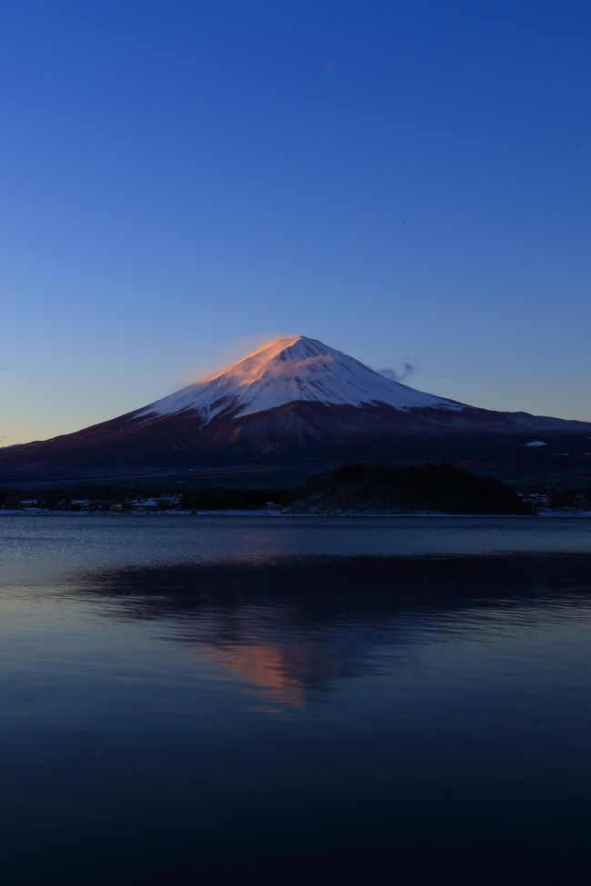 富士山に会いに富士五湖周辺へ。<br /><br /><br />30日深夜<br />山中湖/長池親水公園<br /><br />31日<br />河口湖/大石公園<br />ふじやま温泉<br />富士吉田/農道公園<br />ほうとう不動　東恋路店<br />河口湖/大石公園<br />精進湖/他手合浜<br />河口湖/御坂（みさか）峠<br />河口湖/大石公園<br />山中湖温泉　紅富士の湯<br /><br />1日<br />山中湖/梁尻<br />河口湖/大石公園<br />山中湖温泉　紅富士の湯<br /><br />三保の松原<br />焼津さかなセンター/まぐろ一本<br />東名道/遠州豊田PA