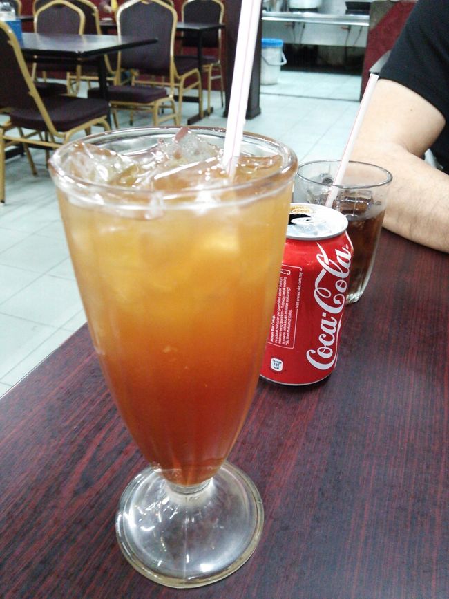 3泊2日の2日目<br />クアランプールのどのお店にもアイスコーヒーがない!<br />アイスティはあるがなぜアイスコーヒーはないのか!?<br />いまから街をブラブラしてきます。<br />写真がアップ出来ない状態なので後ほど写真をアップ出来るといいな。<br />食べ物は大変美味しいです!<br />ミーゴレン、ナシレマしかまだ食べてませんが辛いけどマジで美味しい(⌒_⌒)