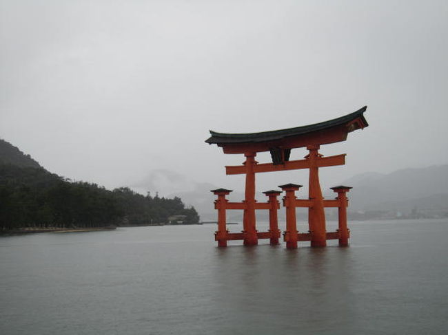 仕事の関連で広島へ行くことになりました。<br />対岸で宿泊させていただいたこともあり、宮島観光できました