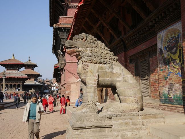 パタンはカトマンズから日帰り。<br />ネパールの古都の雰囲気が楽しめる良い観光地だった。<br /><br />当時のレート：1＄≒80ルピー