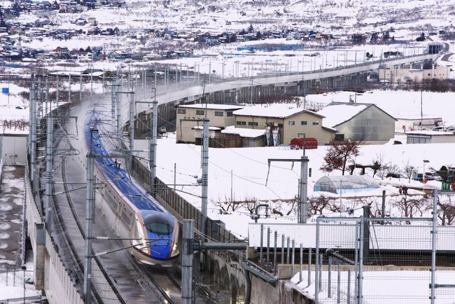 ご存知ＪＲ東日本”長野新幹線”以北に、いよいよ幕開け！！今年3月14日延長開通、長野～金沢間（およそ２３０ｋｍ、片道1時間10分）”北陸新幹線”が迫ってまいりました・・・その試運転走行のＥ(W)７系車両を開業前に見届けたく、長野北部の雪景色を交えて”ウォッチ”して来ました！！<br />ちなみに2月7日、8日と二日間、「長野～金沢間」一般向け試乗会が行われるそうで試乗応募枠2,800人のところ、約80倍の22万人の応募があったそうです、、、<br />新”北陸新幹線（長野経由）”東京～金沢間、片道およそ2時間30分･･･とか！<br />