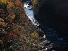 紅葉とレトロを探して 大間々歩き 午前 高津戸峡・コノドント館