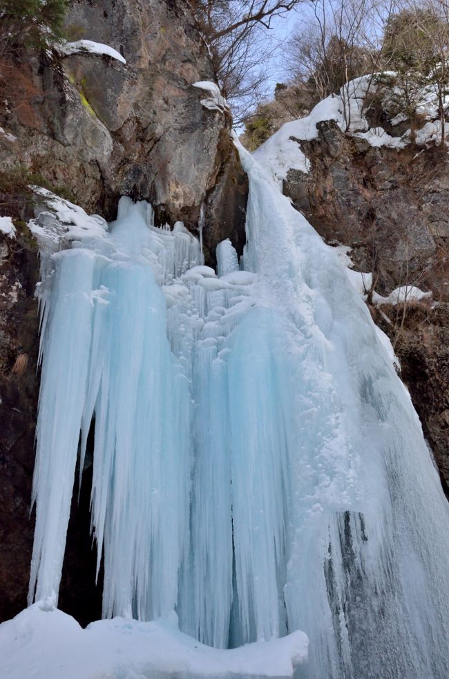 ２０１５年冬の奥日光一泊旅行（２）　スノーシュートレッキング　～氷瀑と化した秘滝、イオリ滝を訪ねて奥日光最深部へ～