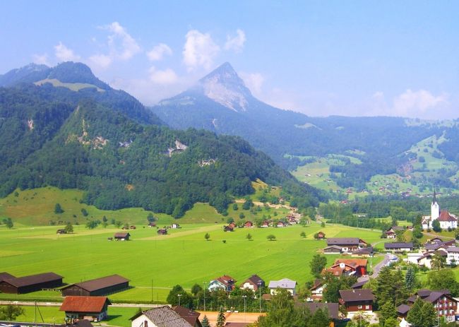 夏のスイスへ　ハイキングとパノラマ列車の旅（１）～旅の始まりはルツェルンから　まずはゴールデンパスに乗る