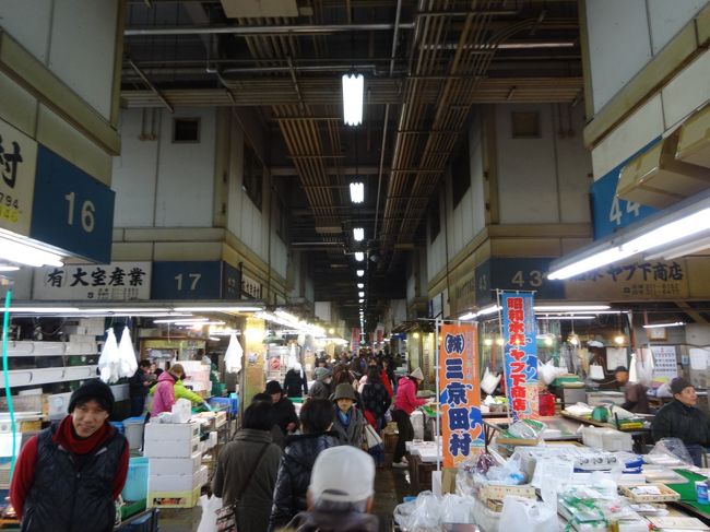 毎月第2土曜日に京都市中央卸売市場で開催されている、<br />市民感謝イベント「食彩市」へ久しぶりに出かけます。<br /><br />食彩市は一般市民に卸売市場が開放され、<br />午前10時から正午まで2時間市場内で買物が出来ます。