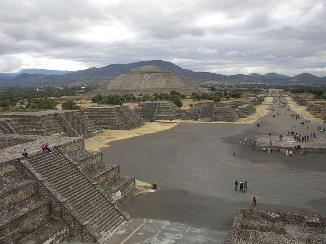 2011年から2012年の年末年始はメキシコ・キューバへ行ってきました。<br />キューバも「カンクンから航空券取れたラッキ」くらいな軽いノリでしたが行けました 笑<br /><br />★アメリカン航空 カンクンin メキシコシティout 179800円<br /><br />あとは現地で手配するラフな旅行でした<br /><br />キューバまでの航空券はカンクンのアエロメキシコ航空事務所で <br />★カンクンーハバナ ハバナーメキシコシティで 5283ペソでした<br />