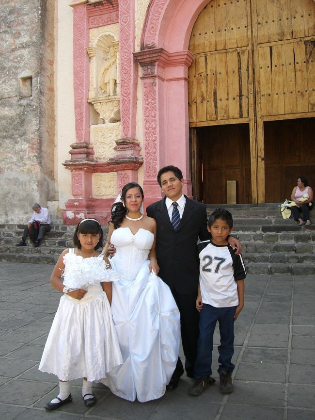 2011年から2012年の年末年始はメキシコ・キューバへ行ってきました。<br />キューバも「カンクンから航空券取れたラッキ」くらいな軽いノリでしたが行けました 笑<br /><br />★アメリカン航空 カンクンin メキシコシティout 179800円<br /><br />あとは現地で手配するラフな旅行でした<br /><br />キューバから戻ってメキシコ観光<br />キューバからメキシコに来るとすべてが快適だがもの足りなさを感じた・・<br />ちょうど年末ごろにまさかの大失恋<br /><br />黒魔術があるという街をさがしていると ここ クエルナバカが検索でひっかかった・・・<br />ィヒヒ〜