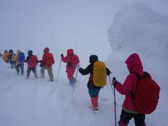 蔵王坊平の樹氷と一緒に写真を撮れッキング