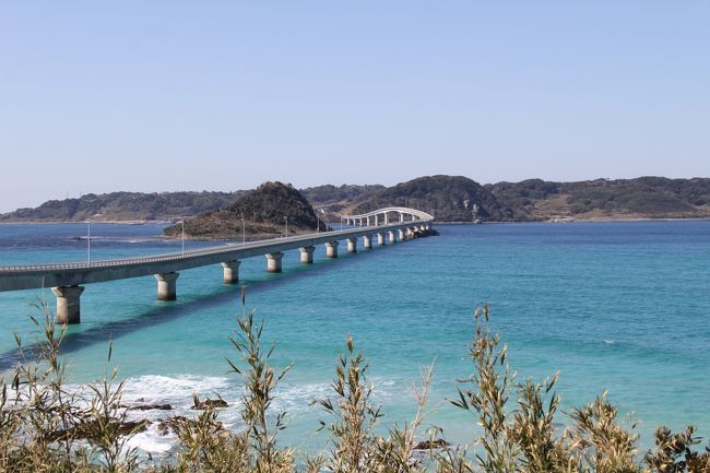 下関から萩へ向かう途中で角島に立ち寄りました。<br />到着した時は雲一つない快晴で、とても冬の日本海とは思えないほどのブルーの海を見ることができました。<br /><br />その後、萩に向かう途中に龍宮の潮吹、東後畑棚田、千畳敷と立ち寄りました。