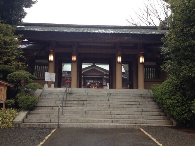 2月の氷雨の中、日露戦争の海軍の英雄である東郷平八郎を祀る東郷神社と、陸軍の乃木希典を祀る乃木神社を巡りました。<br />東郷平八郎は連合艦隊を率い、日本海海戦でロシアのバルチック艦隊を木端微塵に完全撃滅した英雄。<br />それに対して乃木希典は、当時の世界最高水準の防御性を誇った旅順要塞を、根気強く攻めこみ陥落させた攻略軍の司令官です。