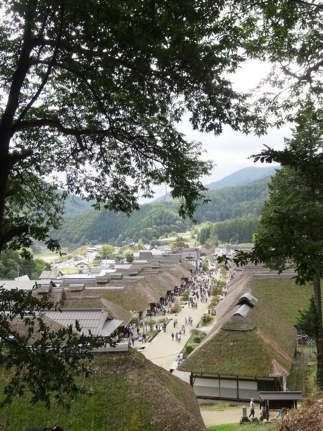 福島県南西部、南会津郡の町である下郷を訪れました。いで湯と渓谷の里である下郷は、江戸時代に栄えた宿場町「大内宿」でも知られています。<br />★下郷といえばやはり「大内宿」、保存された古い街並みを散策。<br />★大川沿いの渓谷美も魅力。芦ノ牧から湯野上、そして「塔のへつり」。<br />★下郷の温泉は湯野上ですが、今回は会津芦ノ牧温泉に宿泊。