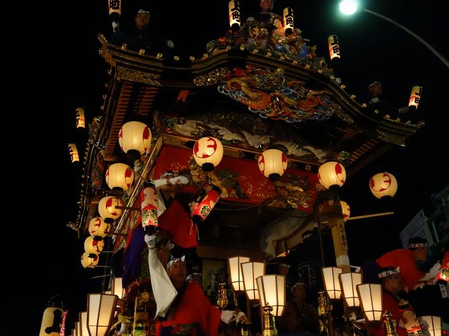 京都の祇園祭、飛騨高山の高山祭りとともに日本三大曳山祭に数えられる「秩父夜祭り」。<br />毎年、12月3日に開催される秩父神社の例大祭である。<br />20トンにもなる山車の引き回しは迫力満点、前々から行こう行こうと思っていた夜祭見物がやっと実現しました。<br />