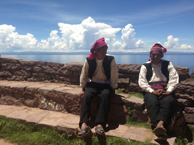 南米左側!女一人旅の写真たちですー。<br />南米は初でしたが、大好きになりました!<br />そんな大好きがきっと伝わる写真たち。楽しんでいただきたい〜。<br /><br />★エクアドル→ペルー→ボリビア→イースター島→チリ★<br />へと、移動しましたー。<br /><br />良かったら!色んな国の写真を楽しんでください。<br /><br />そして、これから南米左側に行かれる方の、何かお役に立ちますよーに!
