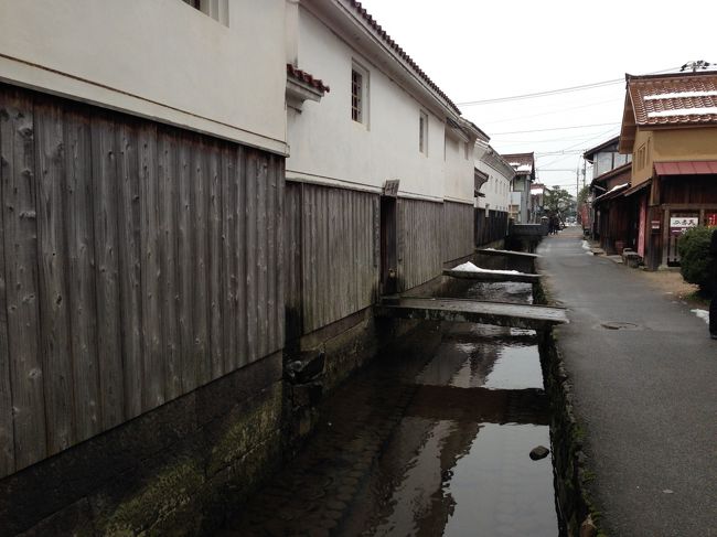 鳥取県の真ん中にある倉吉の街をぶらぶら歩きました。白壁土蔵群を全面に出して、観光に力を入れているようですけど、関東ではほとんど浸透していませんよね。<br />市内には雪がなかったですけど、風が冷たく冷蔵庫の中を散策した感覚でした。