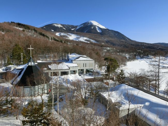 今年の1月にフィリピン・ボラカイ島のビーチで(真夏の?)バカンスを過ごした後、2月に厳冬期の蓼科・女神湖に来てみた。同じ時期なのにこちらは一面の銀世界、氷点下の世界だ。<br />お泊りは私の定宿「ホテルアンビエント蓼科」、キッチン付のコンドミニアムなので、茅野市のスーパーで食材をたっぷり買い込み山に入る。ホテルで完全自炊して経費を節約しつつロングステイ(5連泊)する。そして、日中は冬山の完全装備をし、スノーシューを履いて雪の野山を歩く。童心に帰って誰もいない雪原を雪と戯れながら歩きまわる。<br /><br />写真:客室からの蓼科山の眺め<br /><br />私のホームページに旅行記多数あり。<br />『第二の人生を豊かに』<br />http://www.e-funahashi.jp/<br />(新刊『夢の豪華客船クルーズの旅<br />ー大衆レジャーとなった世界の船旅ー』案内あり)