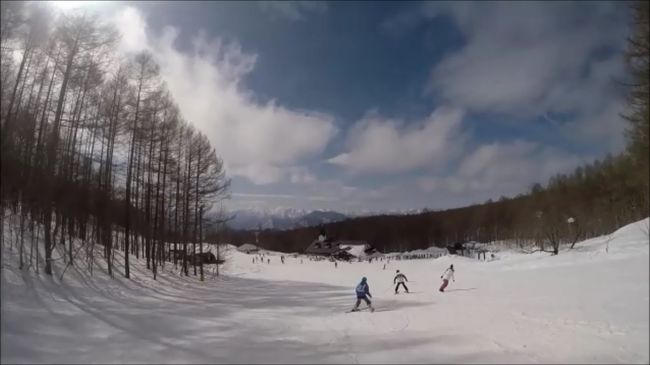 今シーズン初めてのスキーに、会津高原　たかつえスキー場に行きました。<br />天気予報は雨のマークがありましたが、幸い、降られることはなく、時々は晴れ間ものぞいてまずまずのスキー日和でした。