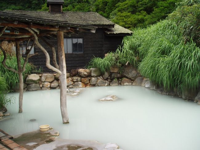 秋田には、日本秘湯を守る会(朝日旅行会会員の宿)が、現在　9軒あり<br />全ての宿の温泉に入浴したことがありました。<br /><br />古い写真を　探したら出てきたので、しばし温泉気分。(写真は2005年から2008年頃のもの)<br /><br />9軒の宿は<br />・蒸の湯温泉 ふけの湯(鹿角市)<br />・乳頭温泉郷 鶴の湯温泉(仙北市)<br />・乳頭温泉郷 鶴の湯温泉別館山の宿(仙北市)<br />・杣温泉 杣温泉旅館(北秋田市)<br />・強首温泉 樅峰苑(大仙市)<br />・岩倉温泉 岩倉温泉(大仙市)<br />・泥湯温泉 奥山旅館(湯沢市)<br />・大湯温泉 阿部旅館(湯沢市)<br />・鷹の湯温泉 鷹の湯温泉(湯沢市)<br />です。