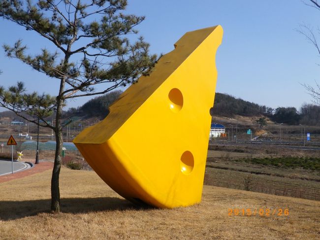 【2015冬-2】 ２月２６日（木）<br /><br />今日は韓国で最初にチーズ工場ができたというイムシルへ！<br /><br />目的地のチーズテーマパークは、山あいのすごく長閑な所にあり、<br />そこはまるで童話の世界の様で、そこで童心に帰ったりして過ごす。　＾＾<br /><br />沙上から全州経由でイムシルに入り、<br />街歩きやお昼を済ませたあと、チーズマウルへ向かう。