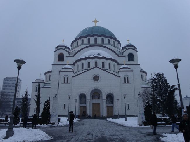 「聖サヴァ大聖堂」は「ベオグラード」にある「セルビア正教会」です。<br />「セルビア正教会の創健者」である「中世セルビア」の「聖サヴァ」に捧げられた教会です。<br />「１９３５年」に建造が開始され、現在も建築中の「聖サヴァ教会」は「世界最大級の正教会」です。