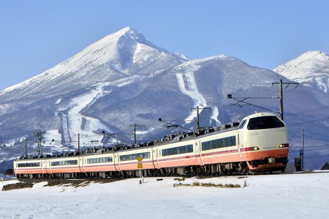 2015年春に北陸新幹線（長野駅〜金沢駅間）が開業いたしますが、その一方で消えゆく列車も数多く存在します。<br />その列車の一つ、快速あいづライナー号（郡山駅〜会津若松駅間）が走る風景をファインダーに残そうと、JR磐越西線沿線に訪れてみました。