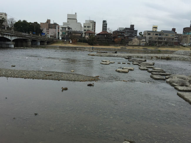 駅で婦人画報が配布していたという京都特集。<br />それを会社で見ていたら、<br />「京都に美味しいものを食べに行きたいね！」<br />「じゃ、いつ行きます？」で京都旅行決定！<br />翌日にはツアーを予約、３週間後には出発☆彡<br /><br />二日で５万歩！の、<br />美味しい楽しい京都散歩の旅になりました☆(*^o^)<br />