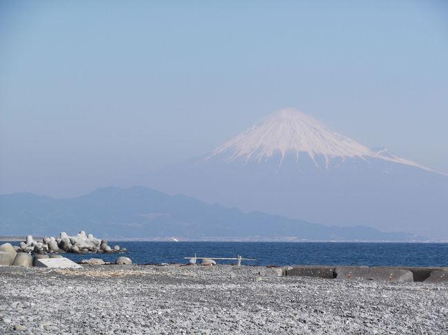 静岡方面にドライブ♪<br />・三保の松原<br />・清水港でランチ<br />・日本平動物園<br />に行きました。<br /><br />祝日の翌日だった為、観光地は空いていてゆっくり見れました。<br />富士山が綺麗に見えたのも良かったです。