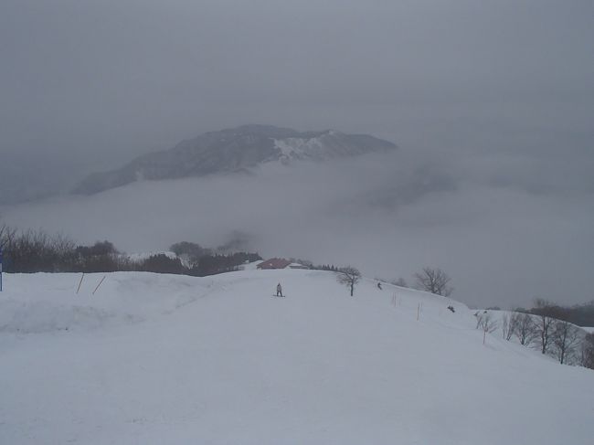 湯村温泉にて体を癒して、その後、ハチ北高原でのスキーを楽しみました。