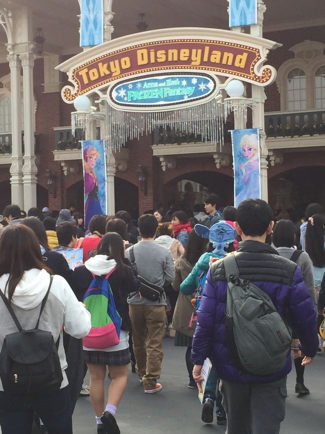 グアム旅行と同じくハマっているディズニーに2DAYSで行って来ました。<br />1日目ランド<br />2日目シー<br /><br />春休み&amp;フローズンファンタジーでめちゃ混みでしたが楽しい2日目でした。<br /><br />宿泊は毎回利用しているフレックステイン新浦安と言うところ<br />とってもリーズナブルでディズニー帰りで疲れて泥の様に寝るだけには十分な所です。