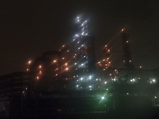 萌える世界が広がる工場夜景クルージングの旅