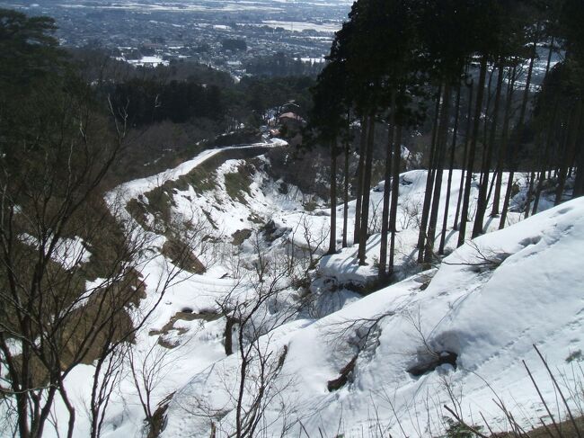 青春１８キップで日本列島縦断中の子供の応援をかねて直江津で会うことにした。途中、長野善光寺を見学して直江津駅合流した。まだ雪深い春日山城跡とその周辺を散策。