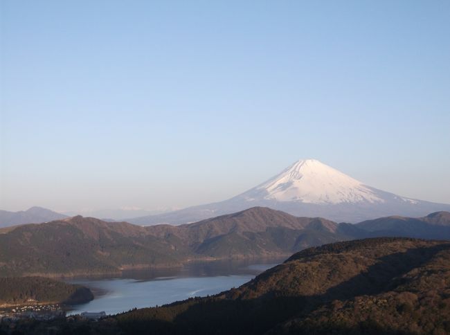 久しぶりに箱根の大観山から富士山を見て、近くにある史跡の山中城へ行って来ました。<br />大観山から芦ノ湖ごしに富士山を見るのもなかなかいいものです。<br />もっと空が青々してればなお綺麗に見えます。